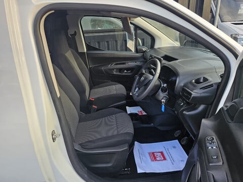 Vauxhall Combo L1H1 2300 EDITION S/S 8