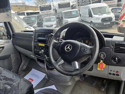 Mercedes-Benz Sprinter 313 CDI SWB 8