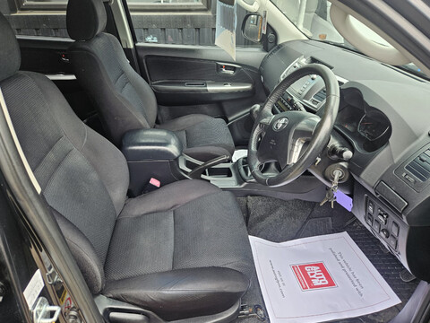 Toyota Hilux INVINCIBLE 4X4 D-4D DCB 7