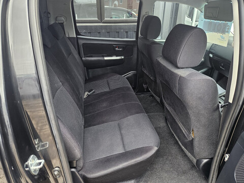Toyota Hilux INVINCIBLE 4X4 D-4D DCB 9