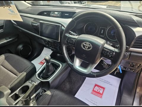 Toyota Hilux ICON 4WD D-4D DCB 8