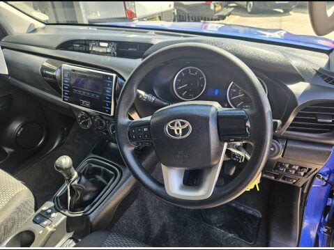 Toyota Hilux ACTIVE 4WD D-4D DCB TSS 10