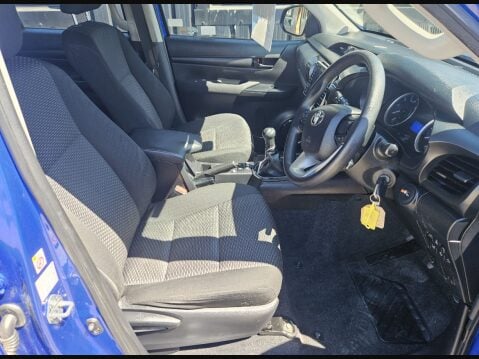 Toyota Hilux ACTIVE 4WD D-4D DCB TSS 11