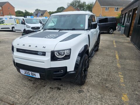 Land Rover Defender S MHEV 3