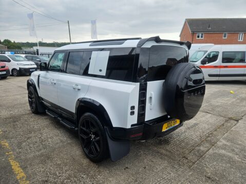 Land Rover Defender S MHEV 4