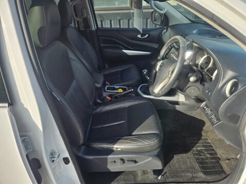 Nissan Navara DCI TEKNA 4X4 SHR DCB 7