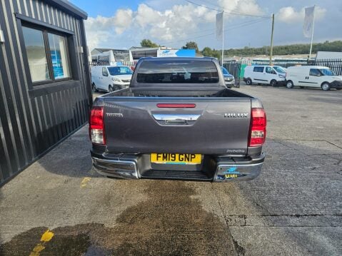 Toyota Hilux INVINCIBLE 4WD D-4D DCB 5