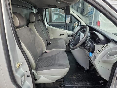 Vauxhall Vivaro 2700 CDTI 7