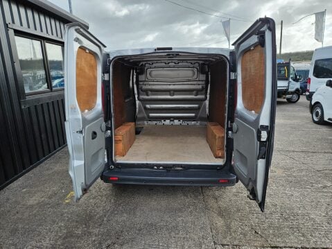Vauxhall Vivaro 2700 CDTI 9