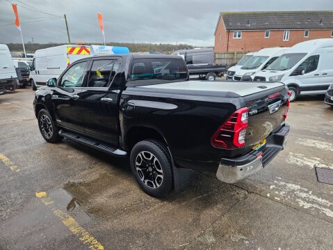 Toyota Hilux INVINCIBLE 4WD D-4D DCB 4