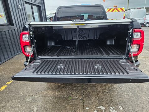 Toyota Hilux INVINCIBLE 4WD D-4D DCB 9