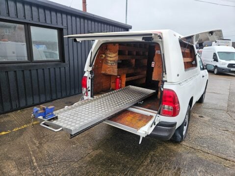 Toyota Hilux ACTIVE 4WD D-4D S/C 10