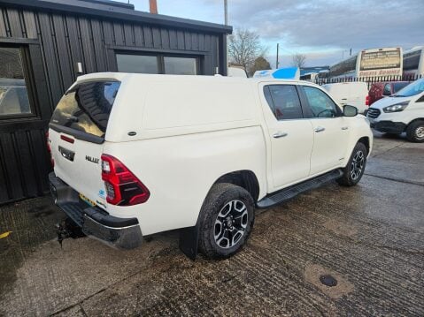 Toyota Hilux INVINCIBLE 4WD D-4D DCB 6