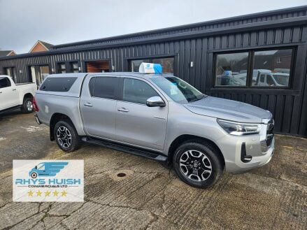 Toyota Hilux INVINCIBLE 4WD D-4D DCB