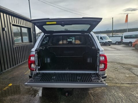 Toyota Hilux INVINCIBLE 4WD D-4D DCB 9