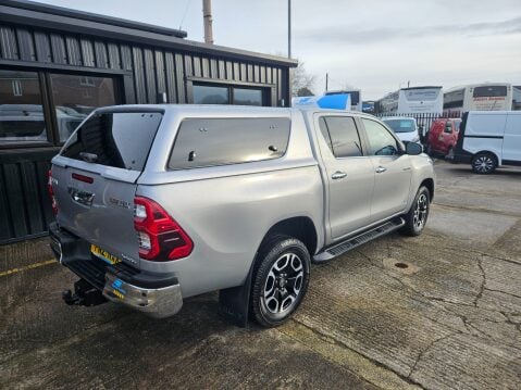Toyota Hilux INVINCIBLE 4WD D-4D DCB 6