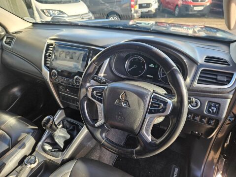 Mitsubishi L200 DI-D WARRIOR DCB 8