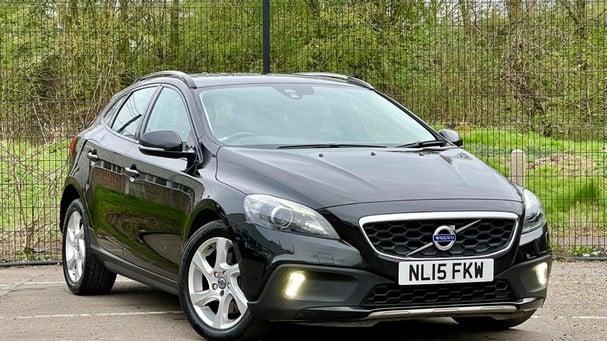 Volvo V40 2.0 D2 Lux Euro 6 (s/s) 5dr Service History