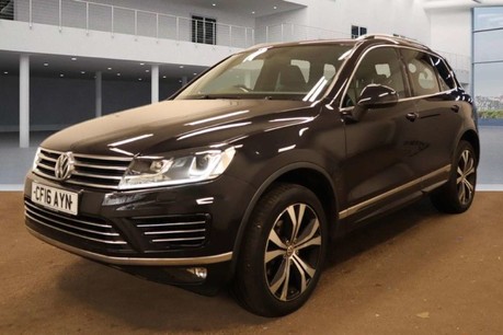 Volkswagen Touareg 3.0 TDI V6 BlueMotion Tech R-Line SUV 5dr Diesel Tiptronic 4WD Euro 6 (s/s) 3