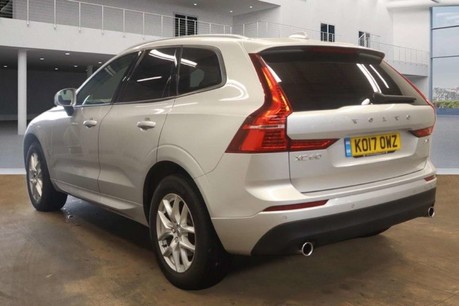 Volvo XC60 2.0 D4 Momentum SUV 5dr Diesel Auto AWD Euro 6 (s/s) (190 ps) 4