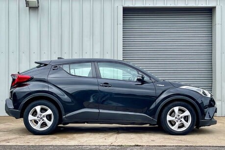 Toyota C-HR 1.8 VVT-h Icon SUV 5dr Petrol Hybrid CVT Euro 6 (s/s) (122 ps) 8