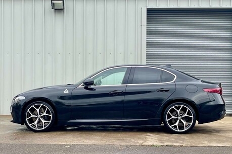 Alfa Romeo Giulia 2.0T Lusso Ti Saloon 4dr Petrol Auto Euro 6 (s/s) (200 ps) 4