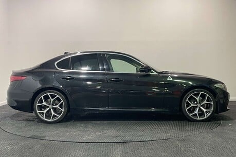 Alfa Romeo Giulia 2.0T Lusso Ti Saloon 4dr Petrol Auto Euro 6 (s/s) (200 ps) 8