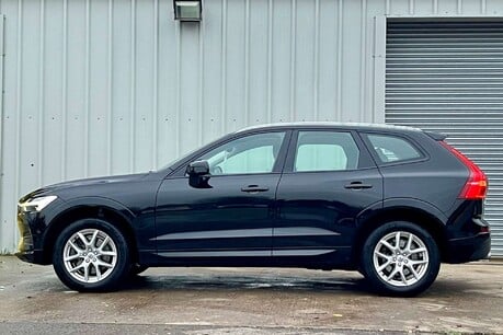 Volvo XC60 2.0 B4 MHEV Momentum SUV 5dr Diesel Hybrid Auto AWD Euro 6 (s/s) (197 ps) 4