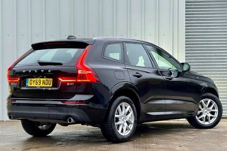 Volvo XC60 2.0 B4 MHEV Momentum SUV 5dr Diesel Hybrid Auto AWD Euro 6 (s/s) (197 ps) 7