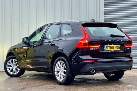 Volvo XC60 2.0 B4 MHEV Momentum SUV 5dr Diesel Hybrid Auto AWD Euro 6 (s/s) (197 ps) 5