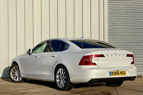 Volvo S90 2.0 D4 Momentum Saloon 4dr Diesel Auto Euro 6 (s/s) (190 ps) 5