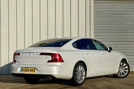 Volvo S90 2.0 D4 Momentum Saloon 4dr Diesel Auto Euro 6 (s/s) (190 ps) 7