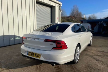 Volvo S90 2.0 D4 Momentum Saloon 4dr Diesel Auto Euro 6 (s/s) (190 ps) 10