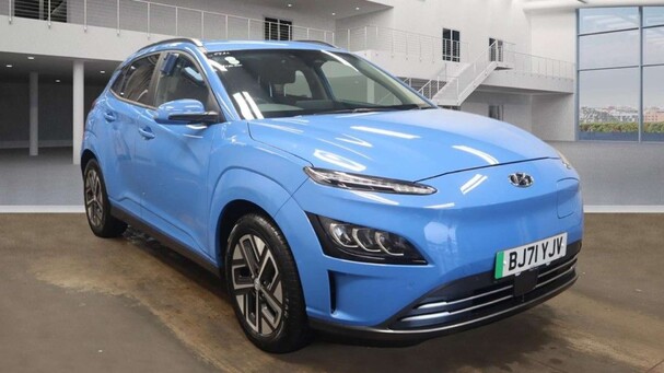 Hyundai KONA 64kWh Premium SUV 5dr Electric Auto (10.5kW Charger) (204 ps) Service History