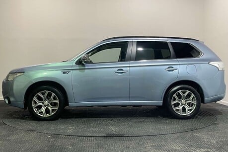 Mitsubishi Outlander 2.0h 12kWh GX4h SUV 5dr Petrol Plug-in Hybrid CVT 4WD Euro 5 (s/s) (200 ps) 4