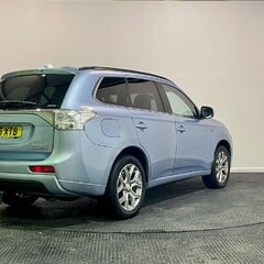 Mitsubishi Outlander 2.0h 12kWh GX4h SUV 5dr Petrol Plug-in Hybrid CVT 4WD Euro 5 (s/s) (200 ps) 7