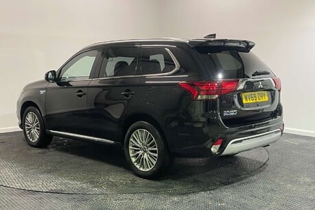 Mitsubishi Outlander 2.4h TwinMotor 13.8kWh Dynamic SUV 5dr Petrol Plug-in Hybrid CVT 4WD Euro 6 7