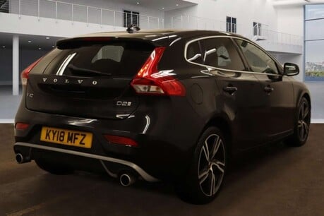 Volvo V40 2.0 D2 R-Design Pro Hatchback 5dr Diesel Manual Euro 6 (s/s) (120 ps) 4