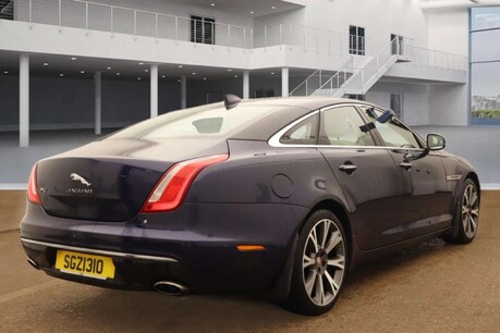 Jaguar XJ 3.0d V6 Portfolio Saloon 4dr Diesel Auto Euro 6 (s/s) (300 ps) 5