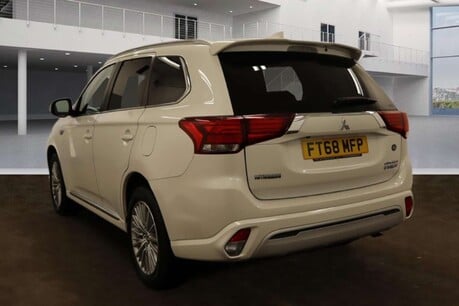 Mitsubishi Outlander 2.4h TwinMotor 13.8kWh 4h SUV 5dr Petrol Plug-in Hybrid CVT 4WD Euro 6 (s/s 4