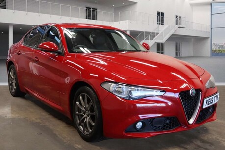 Alfa Romeo Giulia 2.2 TD Super Saloon 4dr Diesel Auto Euro 6 (s/s) (160 ps)