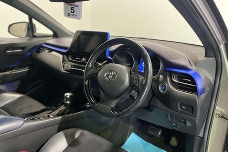 Toyota C-HR 1.8 VVT-h Dynamic SUV 5dr Petrol Hybrid CVT Euro 6 (s/s) (122 ps) 9