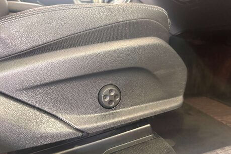 Mercedes-Benz GLC 2.1 GLC220d AMG Line (Premium Plus) SUV 5dr Diesel G-Tronic 4MATIC Euro 6 ( 16