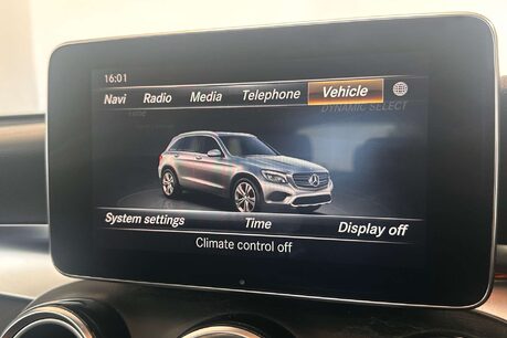 Mercedes-Benz GLC 2.1 GLC220d AMG Line (Premium Plus) SUV 5dr Diesel G-Tronic 4MATIC Euro 6 ( 31
