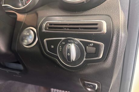 Mercedes-Benz GLC 2.1 GLC220d AMG Line (Premium Plus) SUV 5dr Diesel G-Tronic 4MATIC Euro 6 ( 19