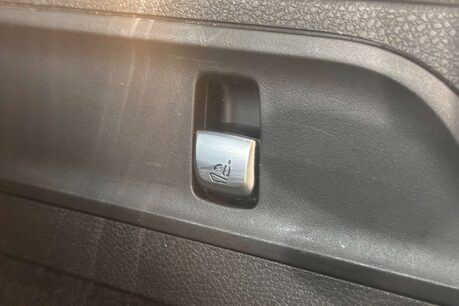 Mercedes-Benz GLC 2.1 GLC220d AMG Line (Premium Plus) SUV 5dr Diesel G-Tronic 4MATIC Euro 6 ( 52