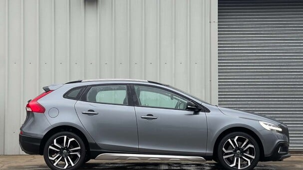 Volvo V40 2.0 D3 Pro Hatchback 5dr Diesel Manual Euro 6 (s/s) (150 ps) Service History