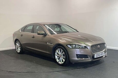 Jaguar XF 2.0d Portfolio Saloon 4dr Diesel Auto AWD Euro 6 (s/s) (180 ps) 1