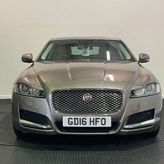 Jaguar XF 2.0d Portfolio Saloon 4dr Diesel Auto AWD Euro 6 (s/s) (180 ps) 2