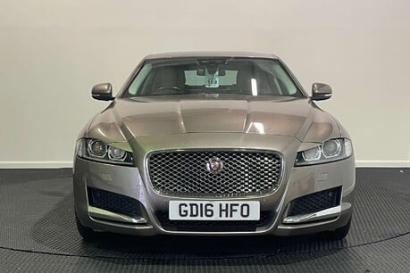 Jaguar XF 2.0d Portfolio Saloon 4dr Diesel Auto AWD Euro 6 (s/s) (180 ps) 2